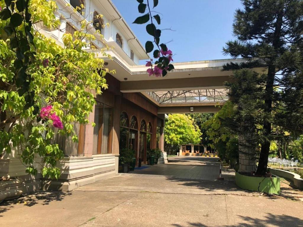 Yuzana Garden Hotel Rangum Exterior foto