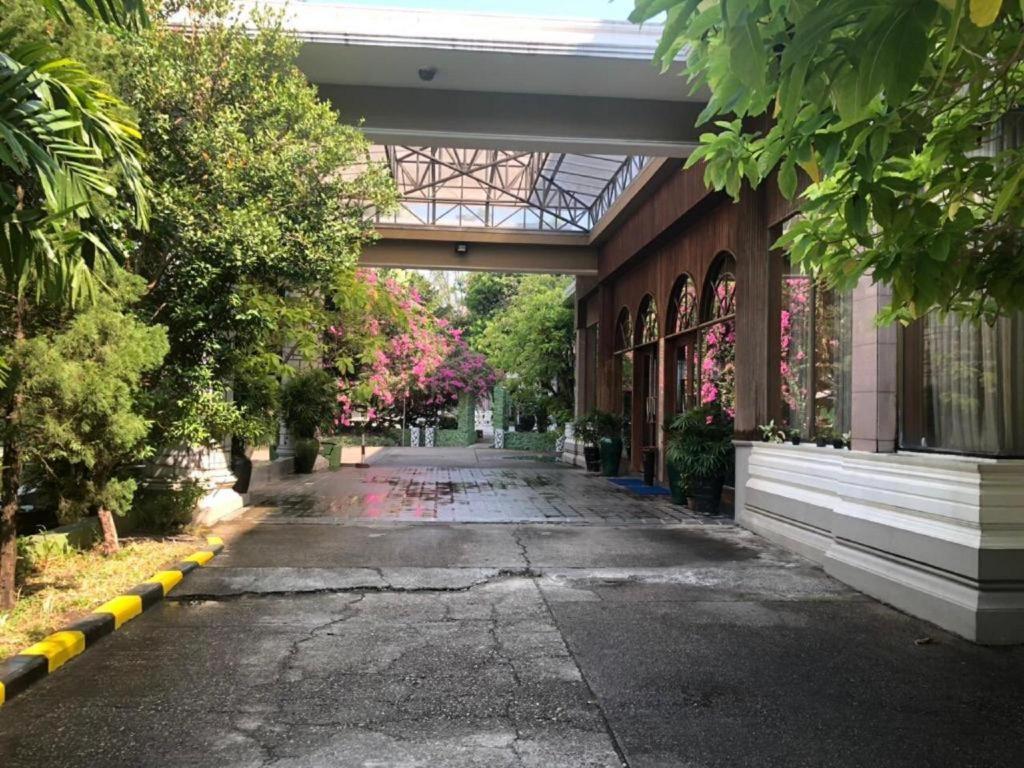 Yuzana Garden Hotel Rangum Exterior foto
