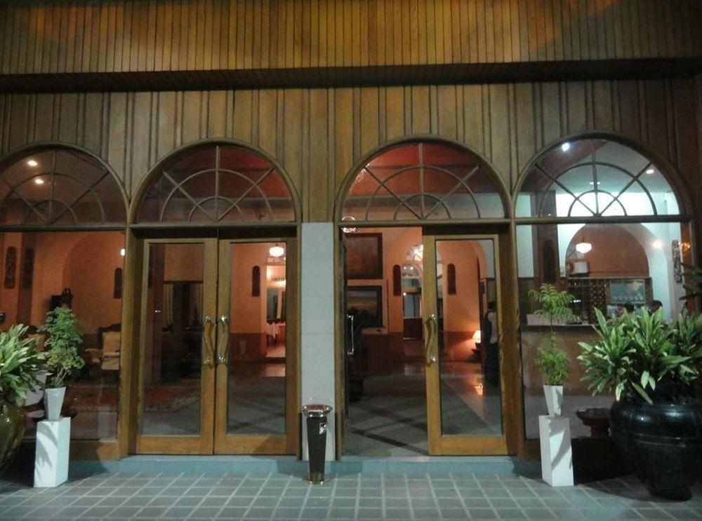 Yuzana Garden Hotel Rangum Exterior foto