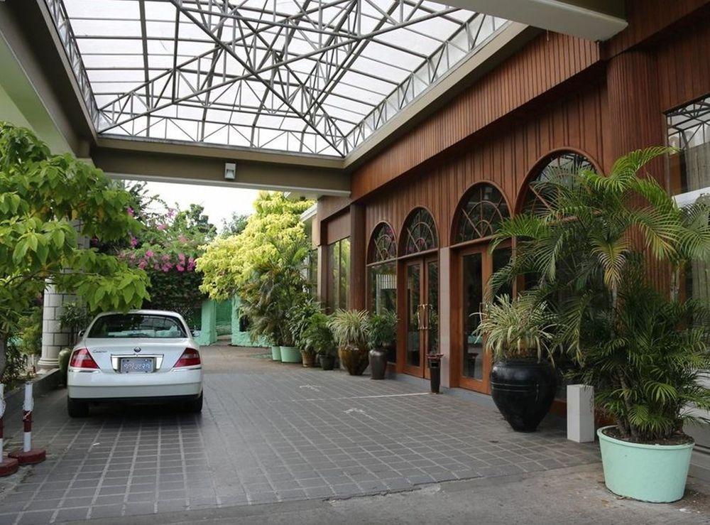 Yuzana Garden Hotel Rangum Exterior foto